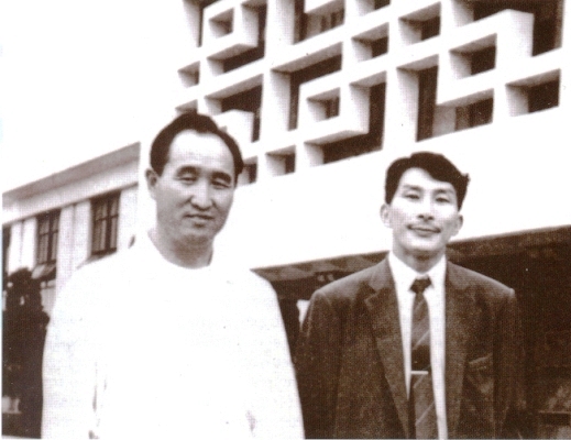 Moon w Bong Choon Choi